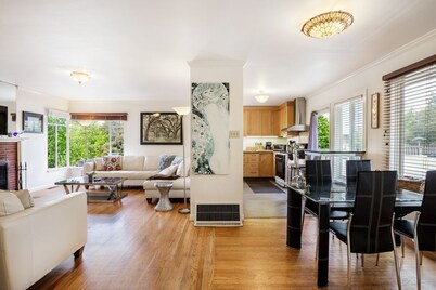 2 Bedroom Condo Only 1 Block to UCB