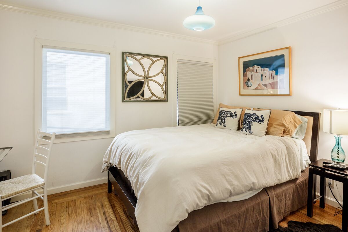 2 bedrooms, desk, iron/ironing board, WiFi