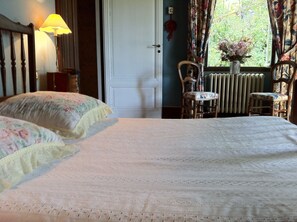 5 bedrooms, iron/ironing board, travel cot, free WiFi