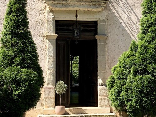 Maison de Maître, manor house style, on the banks of the Lot, countryside, heated swimming pool, tennis court, sauna