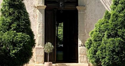 Maison de Maître, manor house style, on the banks of the Lot, countryside, heated swimming pool, tennis court, sauna