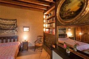5 chambres, fer et planche à repasser, lit parapluie, Wi-Fi gratuit