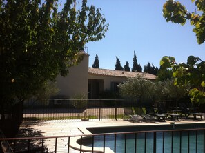 Piscina all'aperto, una piscina riscaldata