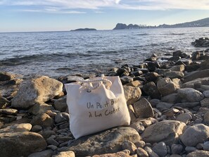 Tæt på stranden