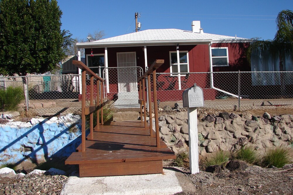 Clean, historic, charming yet modern Ajo Hideway on the top of Ocatillo street