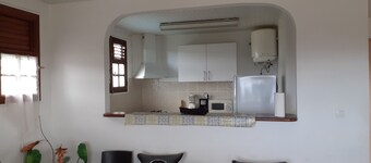 ALL COMFORT, on the first floor of a villa, close to the Port and all amenities