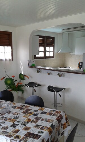 ALL COMFORT, on the first floor of a villa, close to the Port and all amenities 