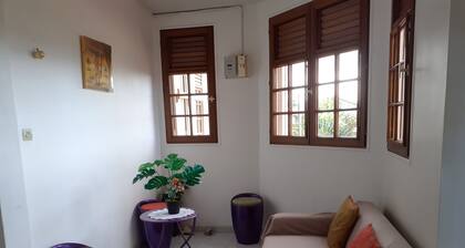 TOUT CONFORT, à l'étage d'une villa, proche du Port et de toutes commodités