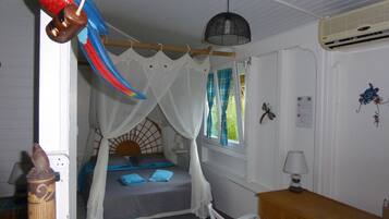 1 chambre, coffres-forts dans les chambres, fer et planche à repasser