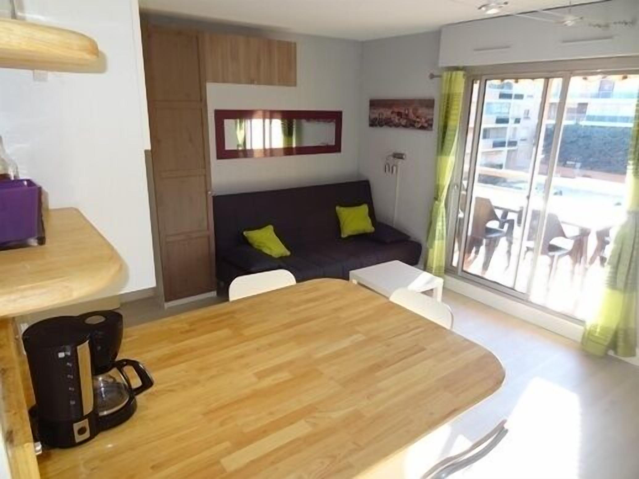 Nice studio modern and comfortable 4 people 200 m from the beach. Wireless.