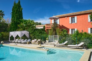 Piscine extérieure