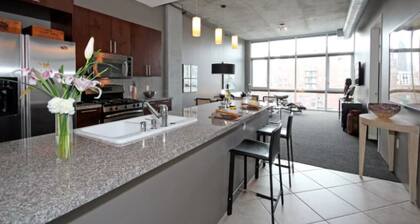 Beautiful and Modern East Village / Ballpark Loft in the Center of Downtown