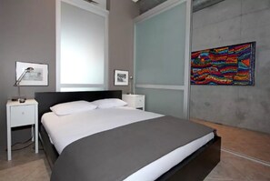 2 habitaciones, escritorio, tabla de planchar con plancha y wifi gratis 