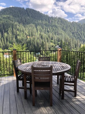 Outdoor dining - The Sunny Side House 4 bedroom (Alleghany)