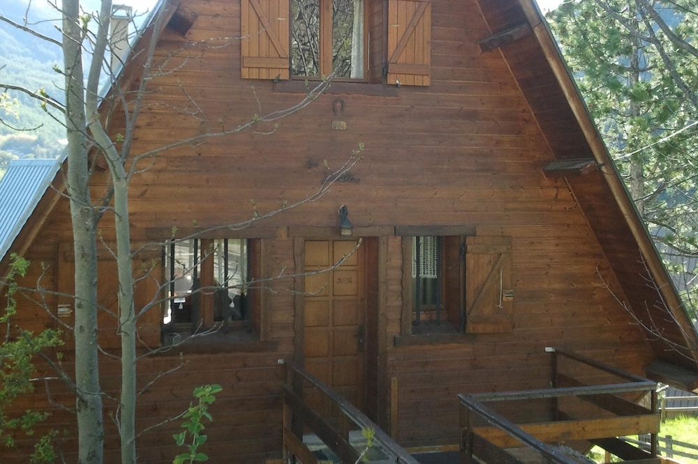Chalet Allos, 62 miles from downtown, 62 miles from entrance of Mercantour Park