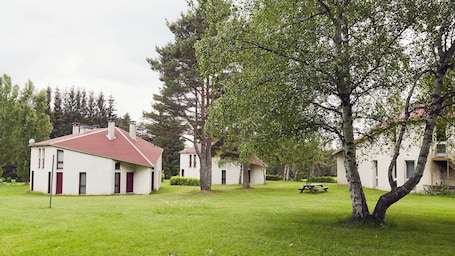Exterior. 2 Bedroom Cottage - Garden View