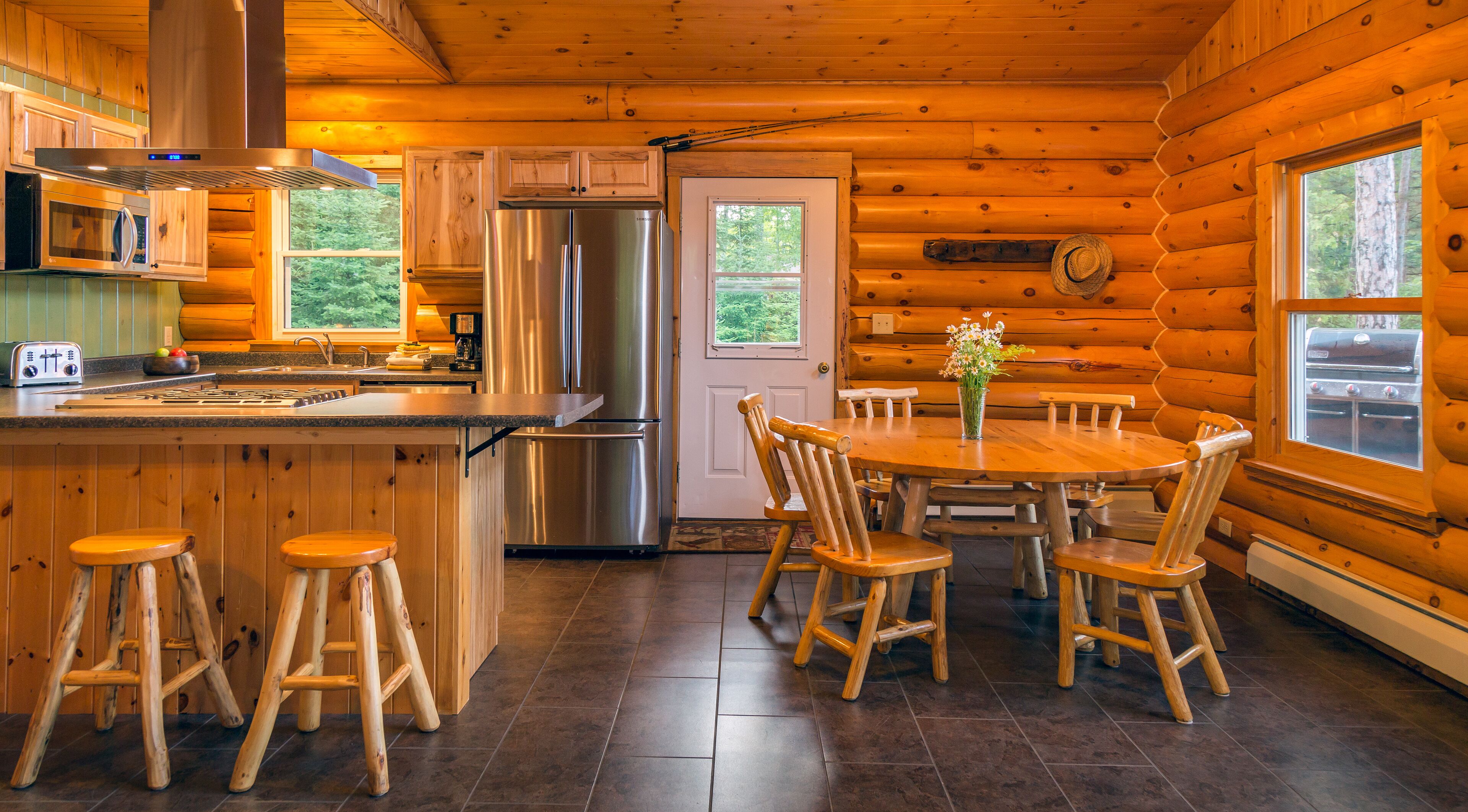 Lake Vermilion log cabin great for large groups and multiple families!