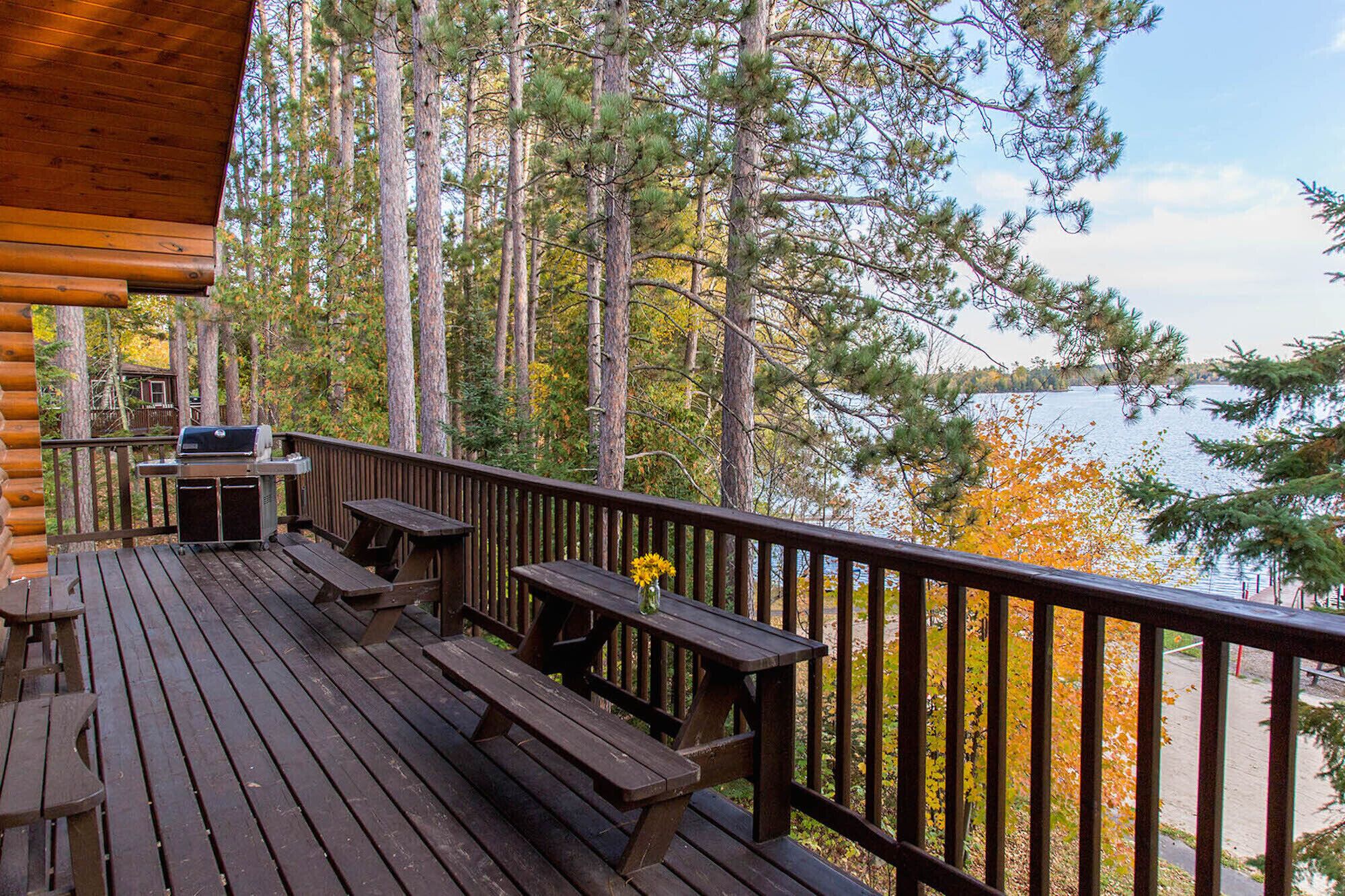 Lake Vermilion log cabin great for large groups and multiple families!