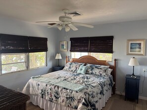 3 bedrooms, desk, iron/ironing board, free WiFi - Snead Island Cut Home - Oceanfront near Anna Maria , Boat docking, pet friendly (Palmetto)