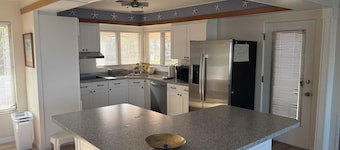 Snead Island Cut Home - Oceanfront near Anna Maria , Boat docking, pet friendly
