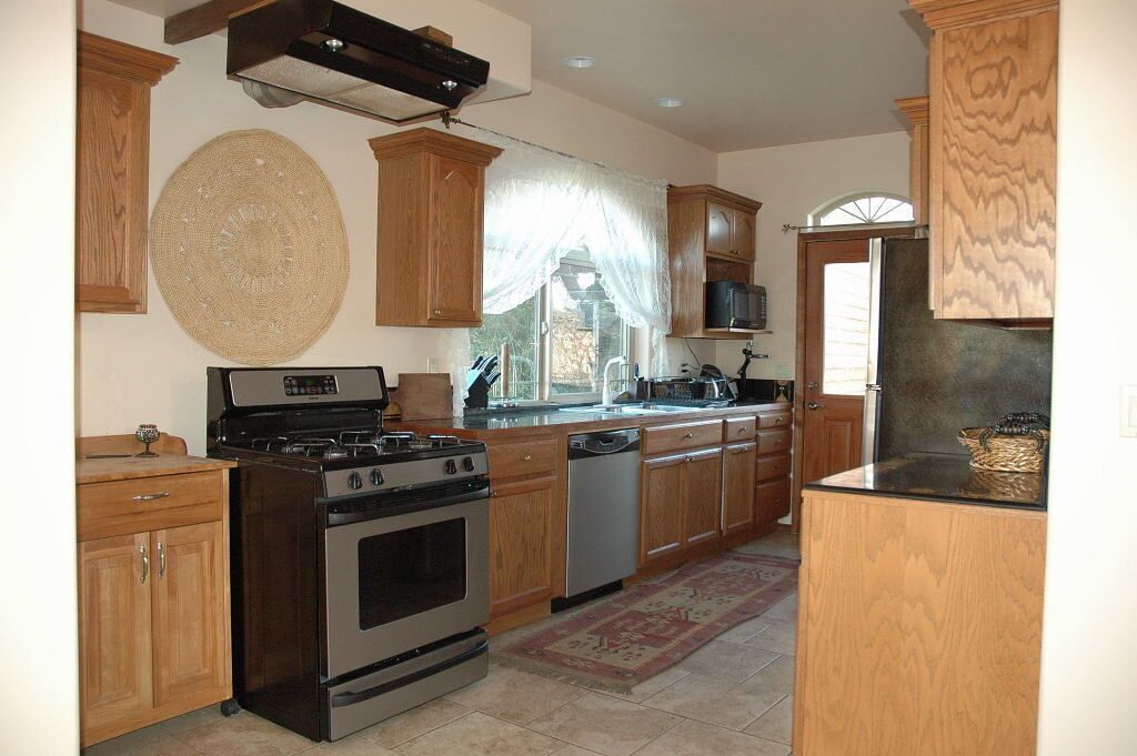 The House With Sea & Mountain Views, Sauna, Hot Tub, Jacuzzi, Free EV charge