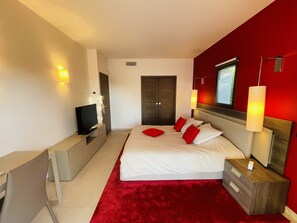 5 bedrooms, iron/ironing board, travel crib, free WiFi