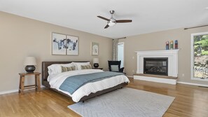 4 bedrooms, iron/ironing board, free WiFi, bed sheets