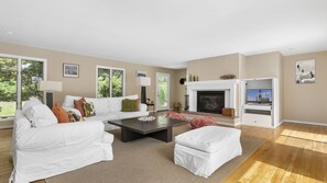 تلفزيون ذكي، مدفأة، ألعاب فيديو، برامج وأفلام نتفليكس