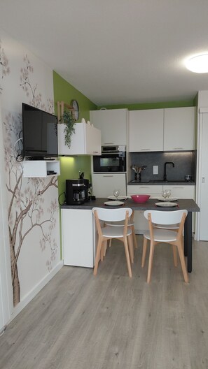 Fridge, oven, dishwasher