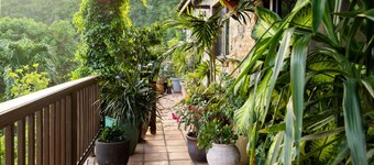 “Secluded Romantic Villa with Private Pool—Nestled in Lush National Park Beauty”