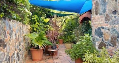 “Secluded Romantic Villa with Private Pool—Nestled in Lush National Park Beauty”