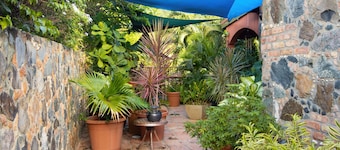 Privat, romantisk 1-sovrum med privat pool