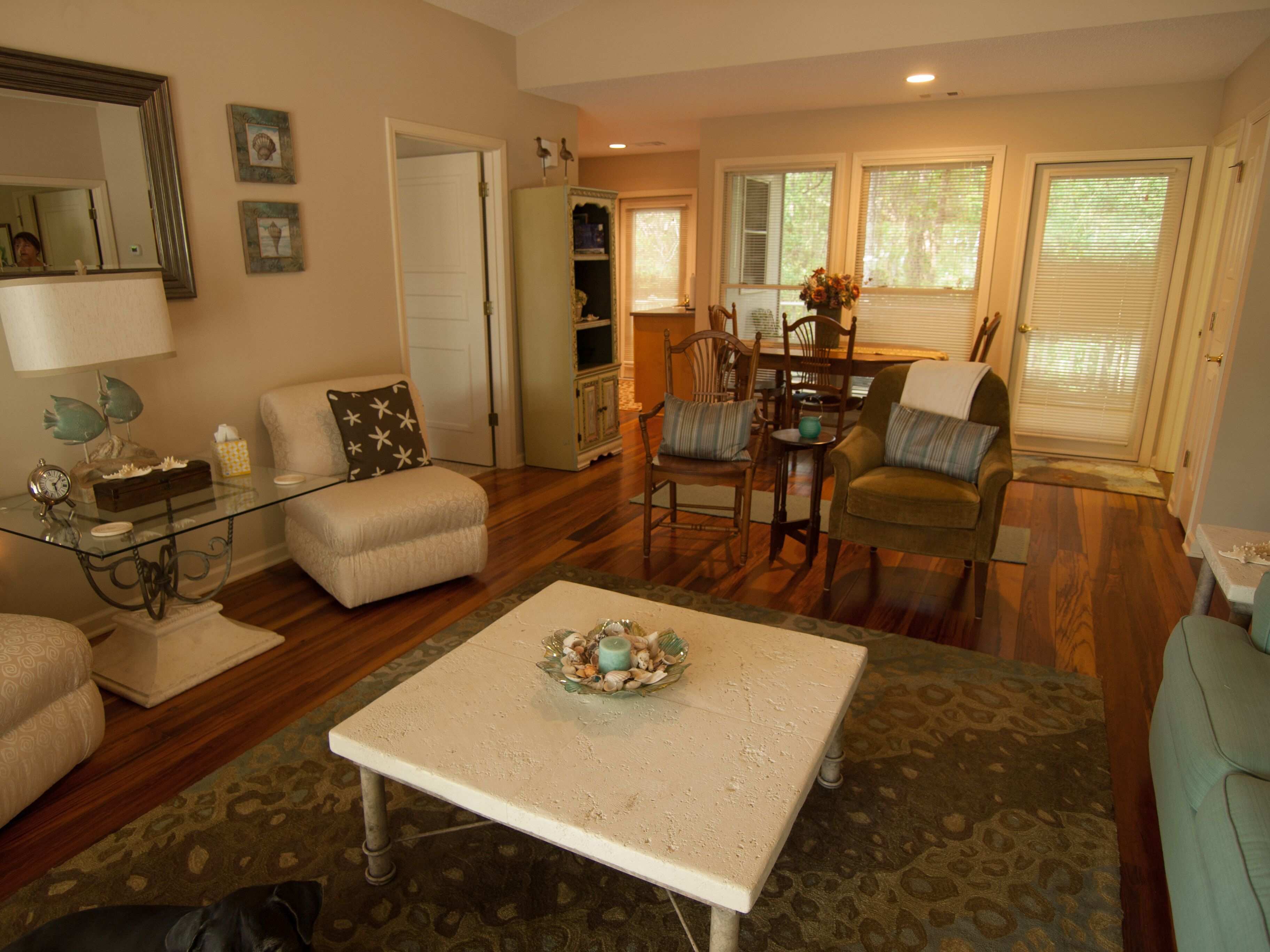 Marsh-view Cottage in the Woods: surrounded by majestic oaks, birdsong & marsh!