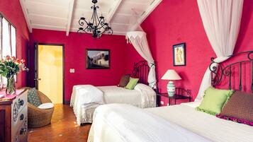 4 habitaciones, tabla de planchar con plancha, wifi y ropa de cama