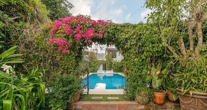 Villa colonial y casa de huéspedes con piscina climatizada