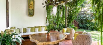 Colonial Villa And Guest House With Pool in Gated Community