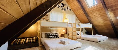 3 bedrooms, desk, iron/ironing board, travel crib
