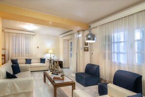 Smart-TV, Kamin, DVD-Player, Stereoanlage