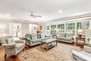 TV og smarthøyttalere