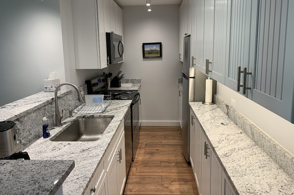Remodeled 2BR Aspens Condo