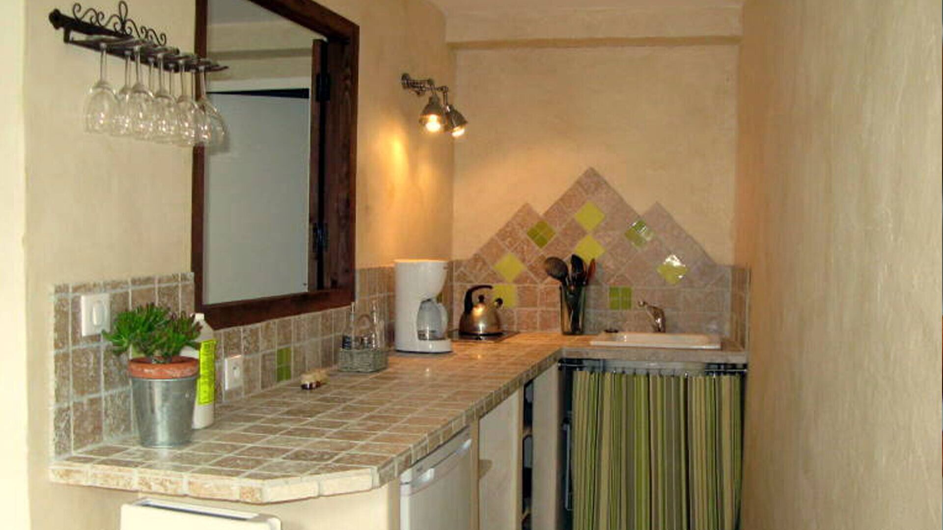 Large charming studio with garden in a village house