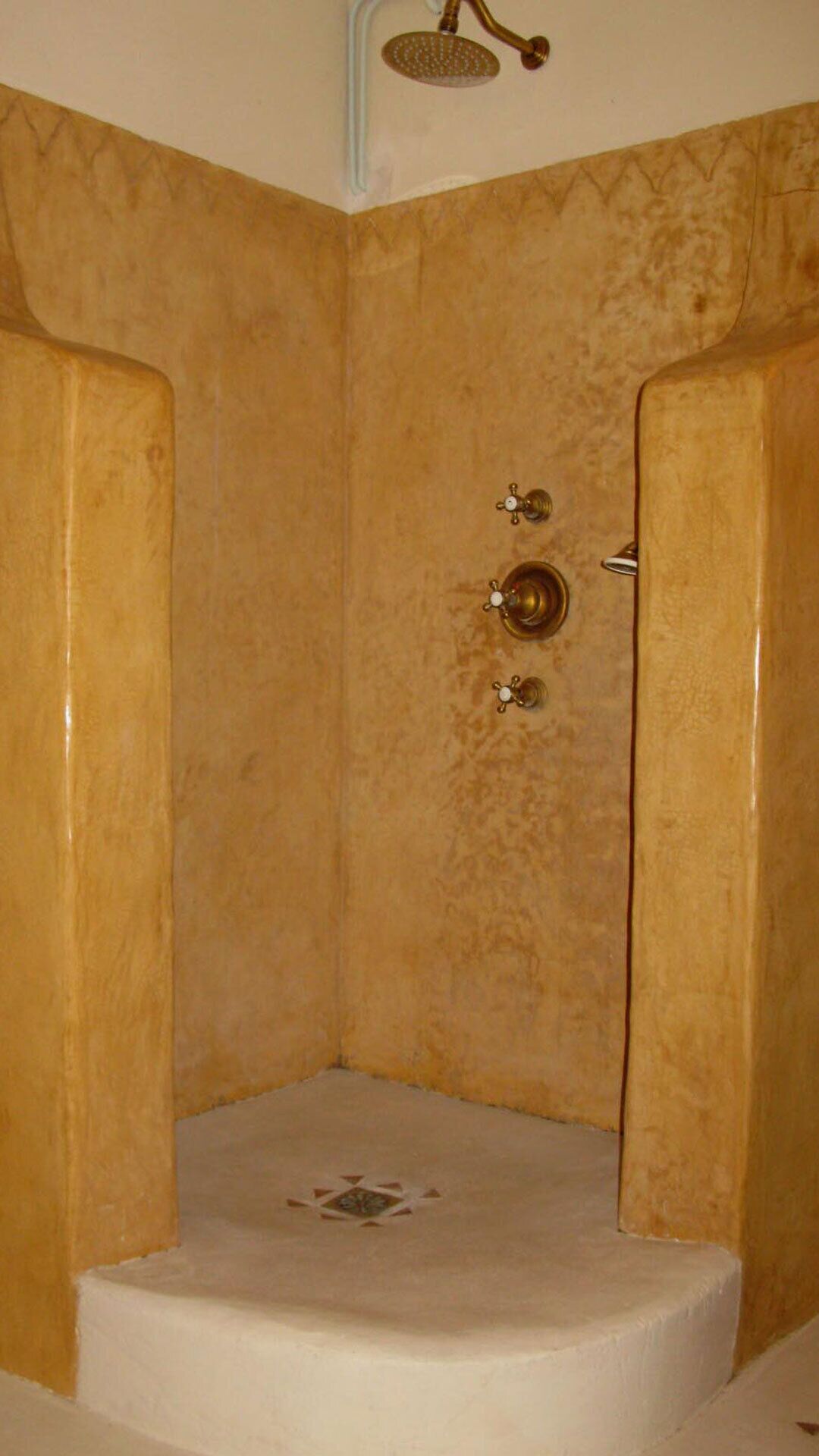 Large charming studio with garden in a village house