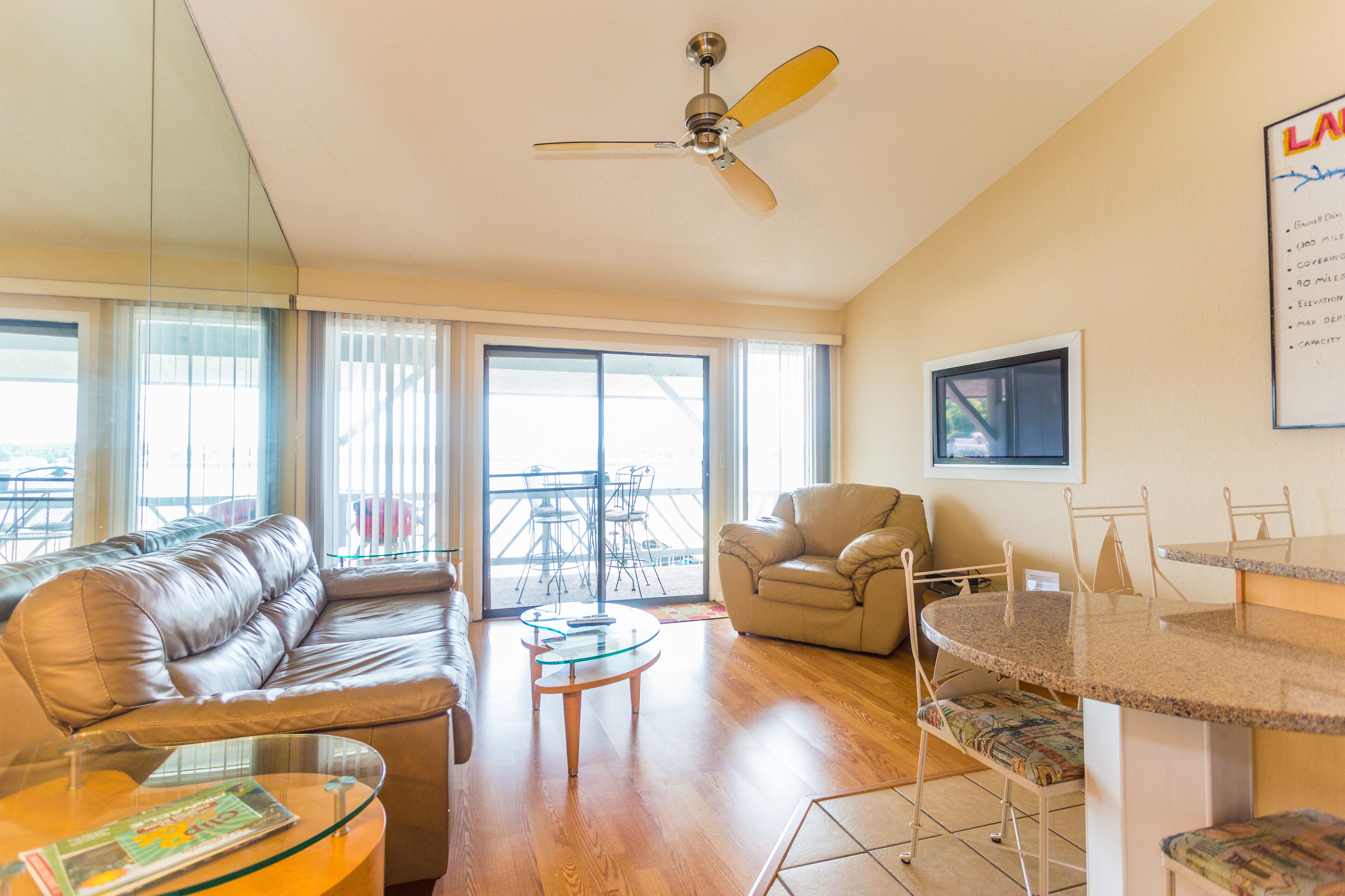 HEART OF OSAGE BEACH / Outlet Mall-Restraunts