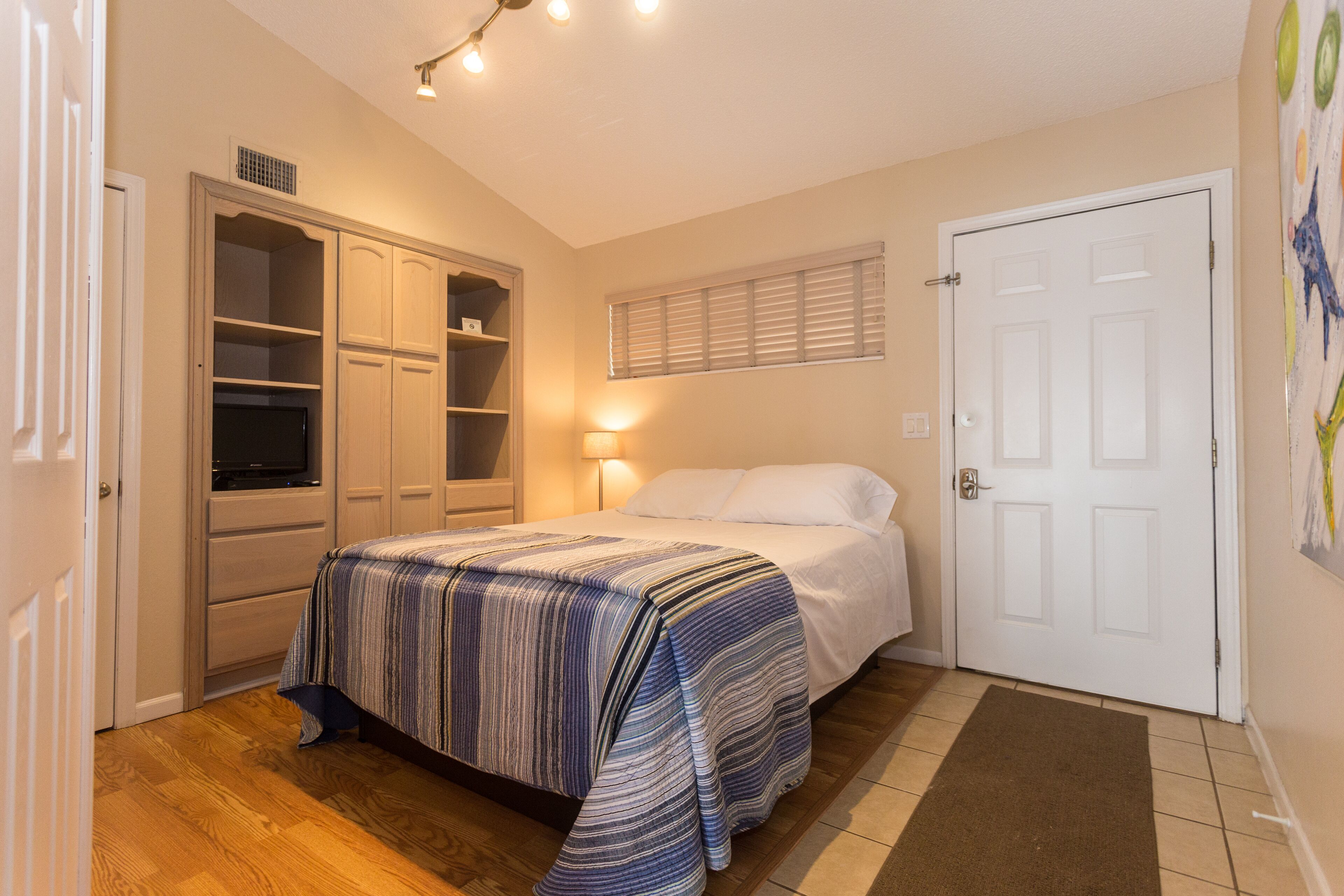 HEART OF OSAGE BEACH / Outlet Mall-Restraunts