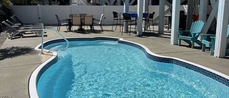 Utendørsbasseng og et oppvarmet basseng