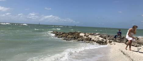 Beach nearby, sun-loungers, beach towels