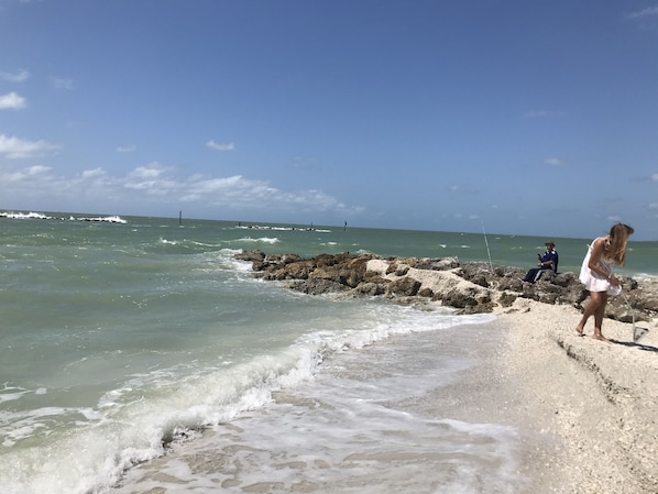 Beach nearby, sun-loungers, beach towels