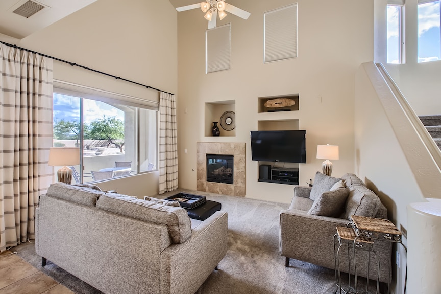 Grayhawk Golf! Mit Einem Gatter Geversehene Luxuxlandhaus-bergansichten! 2 Bett + Den; 2 1/2 Bad - Scottsdale, AZ