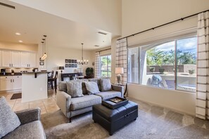 Smart TV, fireplace, DVD player, stereo