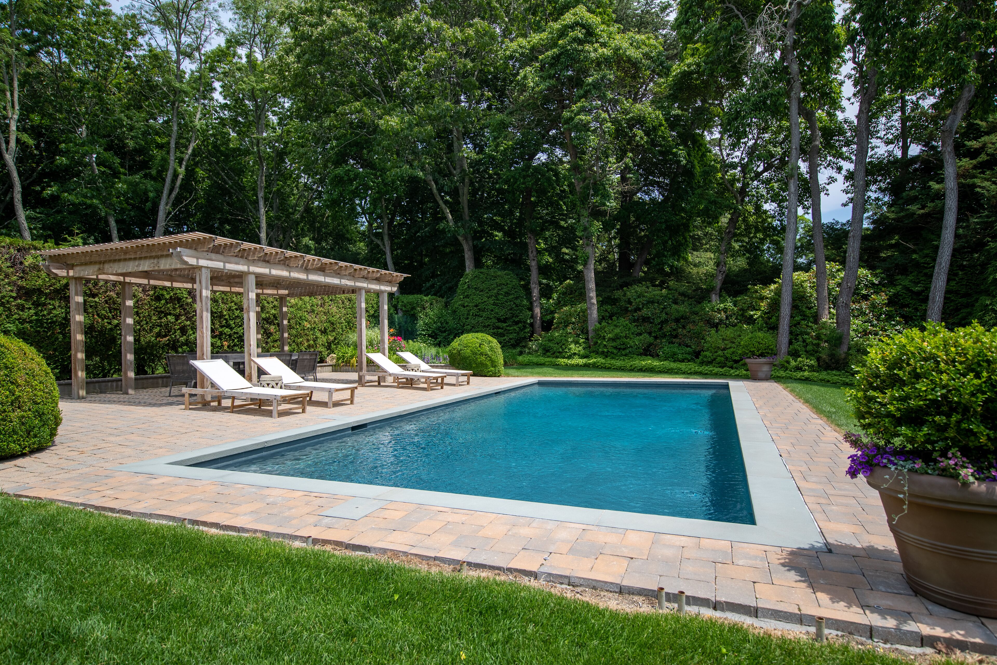 Southampton close to beach & village 4 bed/2bath heated saltwater pool private.